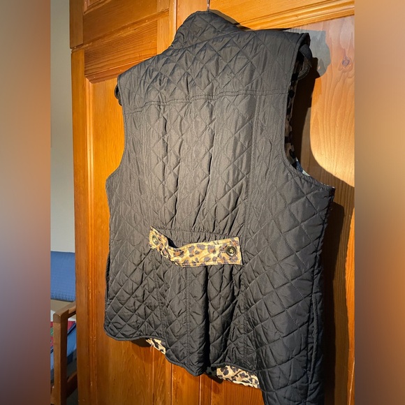 Black and Cheetah print reversible quilted vest. - Picture 2 of 9